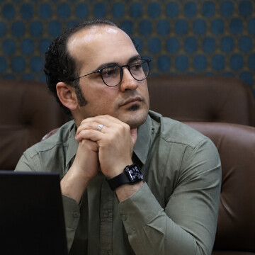 چه کسی به گردشگر می‌گوید کجا برود؟