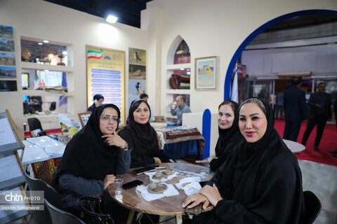 قاب‌هایی از شب دوم غرفه میراث‌فرهنگی خوزستان در نمایشگاه هفته دولت اهواز