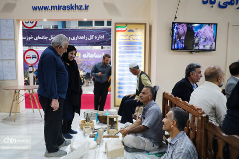 قاب‌هایی از شب دوم غرفه میراث‌فرهنگی خوزستان در نمایشگاه هفته دولت اهواز
