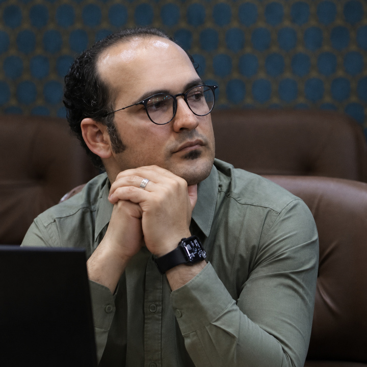 چه کسی به گردشگر می‌گوید کجا برود؟
