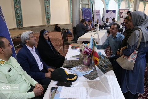 برگزاری میز خدمت ادارات در مصلی بزرگ امام خمینی شهر اراک