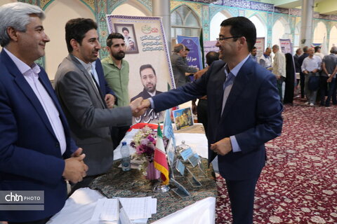 برگزاری میز خدمت ادارات در مصلی بزرگ امام خمینی شهر اراک