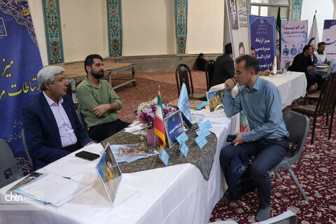 برگزاری میز خدمت ادارات در مصلی بزرگ امام خمینی شهر اراک