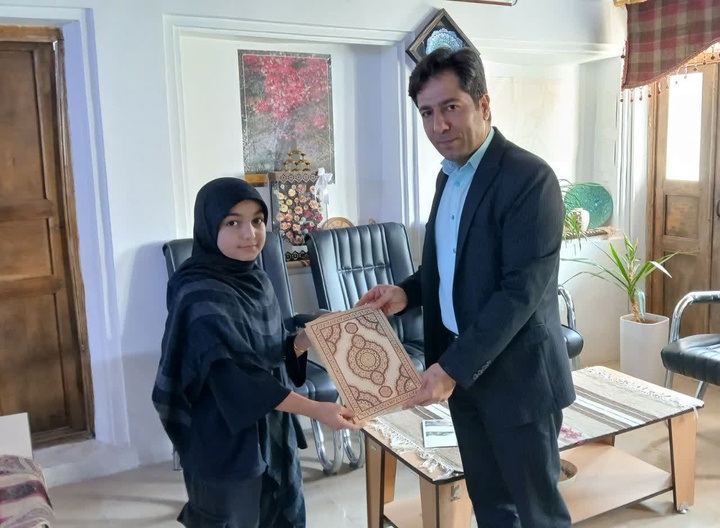 تجلیل از برگزیدگان مسابقات هنری با محور صنایع‌دستی در مهدی‌شهر