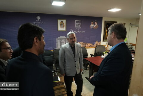 بازدید دکتر ندائی  از اداره کل خراسان رضوی و گفت‌وگوی صمیمانه با کارکنان میراث فرهنگی،گردشگری و صنایع دستی استان