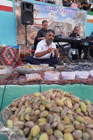 عطر اصالت و طعم نان فتیر در چهارمین جشنواره ملی بادام قوشچی