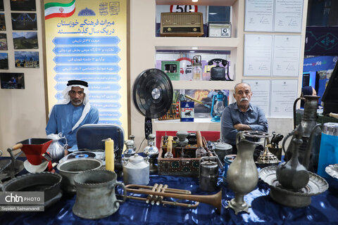 قاب‌هایی از شب سوم غرفه میراث‌فرهنگی خوزستان در نمایشگاه هفته دولت اهواز