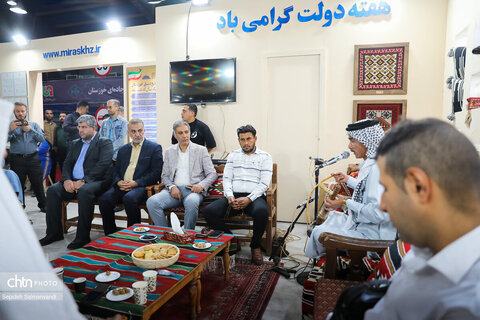قاب‌هایی از شب سوم غرفه میراث‌فرهنگی خوزستان در نمایشگاه هفته دولت اهواز