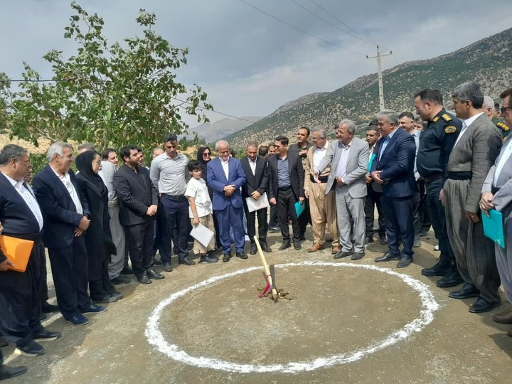 کلنگ‌زنی مجتمع گردشگری فلاح به مناسبت هفته دولت در شهرستان بانه