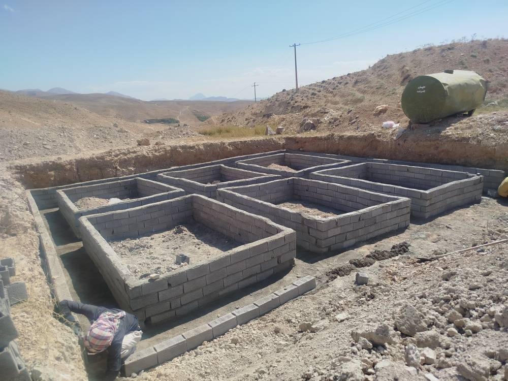 پیشرفت احداث نمازخانه، کمپ گردشگری و بازارچه صنایعدستی در ورودی روستای جلیزجند
