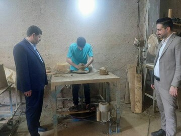 سرپرست معاونت صنایع‌دستی گیلان از کارگاه سفال در شهرستان شفت بازدید کرد