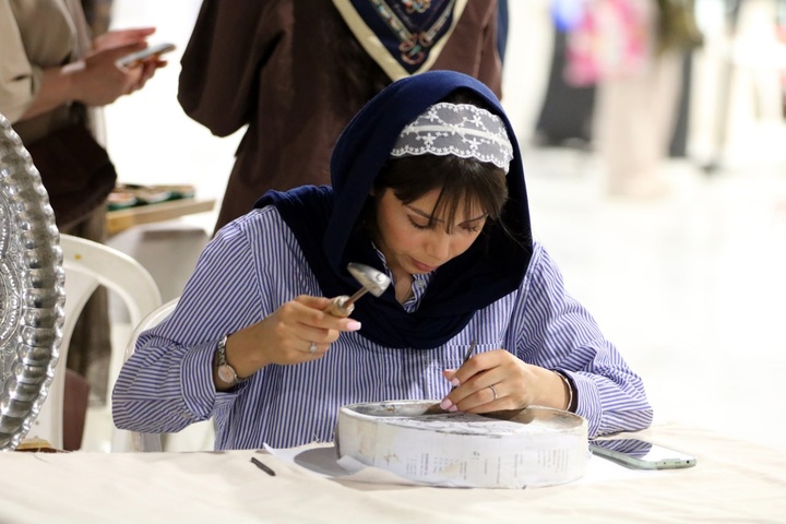 افزایش ۱۲ هزار میلیارد تومانی تسهیلات مشاغل خانگی/ تأکید بر ایجاد زنجیره ارزش برای هنرمندان