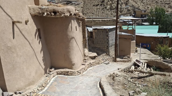معابر روستای هدف گردشگری جوین سنگفرش شد