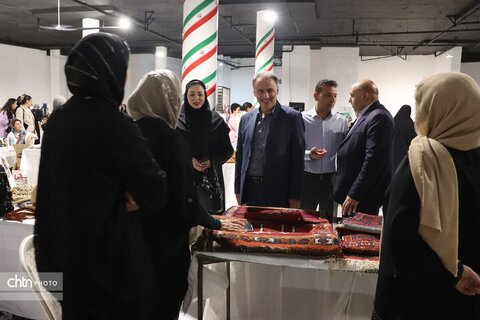 هم‌افزایی منطقه‌ای برای رونق صنایع‌دستی؛ تور فعالان گردشگری خراسان رضوی در نمایشگاه «ترمه و تموز» بجنورد