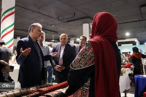 هم‌افزایی منطقه‌ای برای رونق صنایع‌دستی؛ تور فعالان گردشگری خراسان رضوی در نمایشگاه «ترمه و تموز» بجنورد