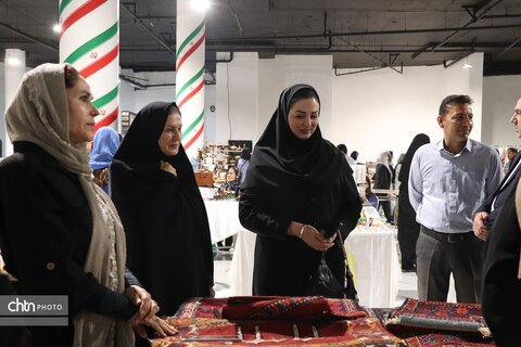 هم‌افزایی منطقه‌ای برای رونق صنایع‌دستی؛ تور فعالان گردشگری خراسان رضوی در نمایشگاه «ترمه و تموز» بجنورد