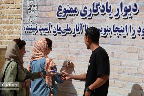 هم‌افزایی منطقه‌ای برای رونق صنایع‌دستی؛ تور فعالان گردشگری خراسان رضوی در نمایشگاه «ترمه و تموز» بجنورد