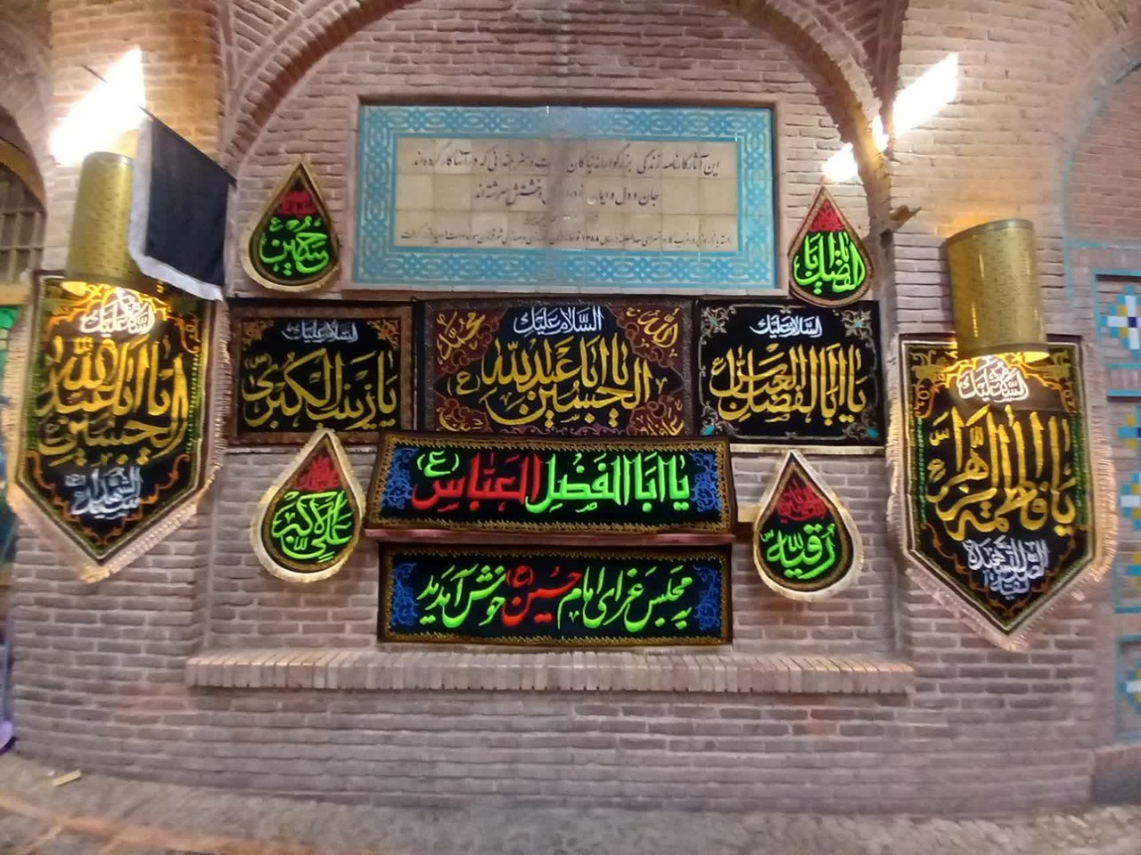 قلابدوزی تلفیقی از خوشنویسی، نقاشی و شناخت رنگهاست