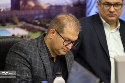 نشست تخصصی بررسی مطالعات عبور مترو از مجاورت مسجد جامع عتیق اصفهان