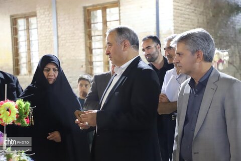 بازدید استاندار خراسان جنوبی از نمایشگاه صنایع‌دستی هفته وحدت و هفته سمن‌ها