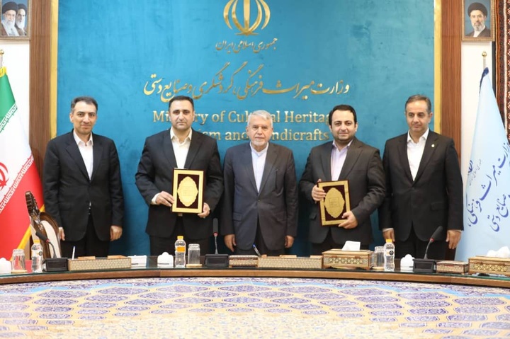 تفاهم‌نامه تامین مالی سه همتی وزارت میراث‌فرهنگی و بانک ملی ایران امضا شد/ گامی برای تسهیل سرمایه‌گذاری و توسعه طرح‌های گردشگری و صنایع‌دستی