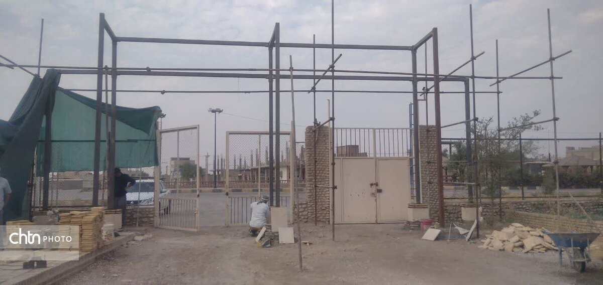 آغاز نصب سردر جدید محوطه تاریخی گندی‌شاپور و ایوان کرخه