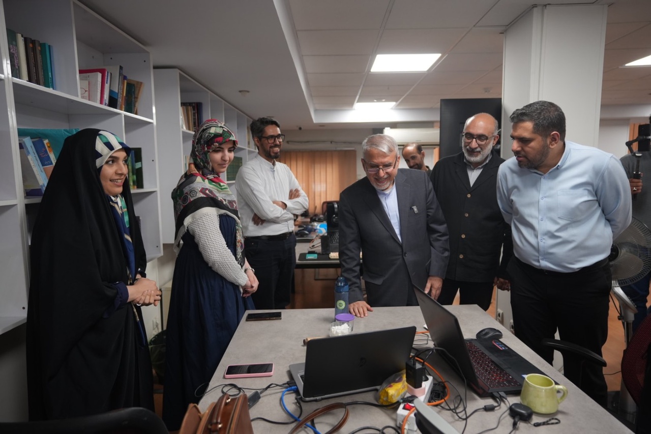 بازدید وزیر میراث‌فرهنگی از تحریریه روزنامه «فرهیختگان»