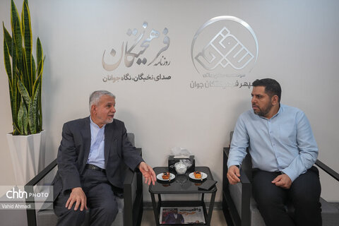 بازدید وزیر میراث‌فرهنگی از تحریریه روزنامه «فرهیختگان»