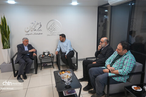 بازدید وزیر میراث‌فرهنگی از تحریریه روزنامه «فرهیختگان»