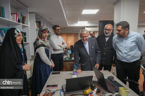 بازدید وزیر میراث‌فرهنگی از تحریریه روزنامه «فرهیختگان»