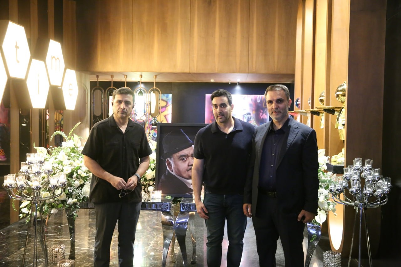 چلهنشینی اهالی هنر برای اکبر عبدی/ رونمایی از تندیس مرد هزارچهره سینمای ایران در شبی ماندگار چلهنشینی اهالی هنر برای اکبر عبدی/ رونمایی از تندیس مرد هزارچهره سینمای ایران در شبی ماندگار