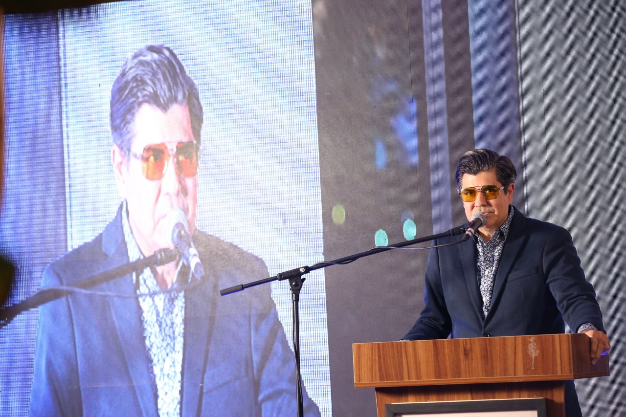 چلهنشینی اهالی هنر برای اکبر عبدی/ رونمایی از تندیس مرد هزارچهره سینمای ایران در شبی ماندگار چلهنشینی اهالی هنر برای اکبر عبدی/ رونمایی از تندیس مرد هزارچهره سینمای ایران در شبی ماندگار