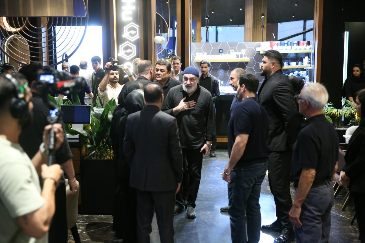 چلهنشینی اهالی هنر برای اکبر عبدی/ رونمایی از تندیس مرد هزارچهره سینمای ایران در شبی ماندگار چلهنشینی اهالی هنر برای اکبر عبدی/ رونمایی از تندیس مرد هزارچهره سینمای ایران در شبی ماندگار