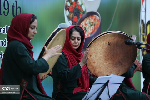 نوزدهمین رویداد ملی آش و غذاهای سنتی نیر آغاز شد.