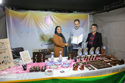 نمایشگاه صنایع دستی در قم