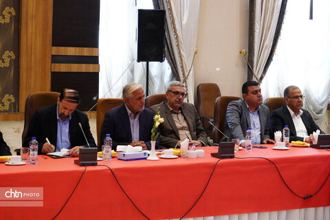 نشست هم‌اندیشی فعالان حوزه گردشگری استان همدان