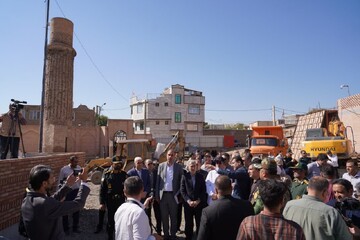 بازدید استاندار آذربایجان غربی از بارگاه شمس تبریزی خوی