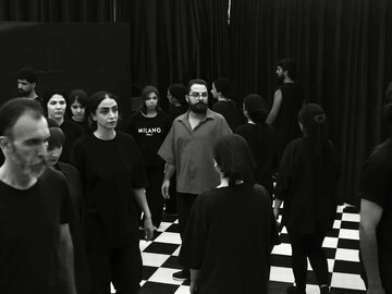 سوران احمدی با نمایش «بی/نا بینا» در عمارت هما روی صحنه می‌رود