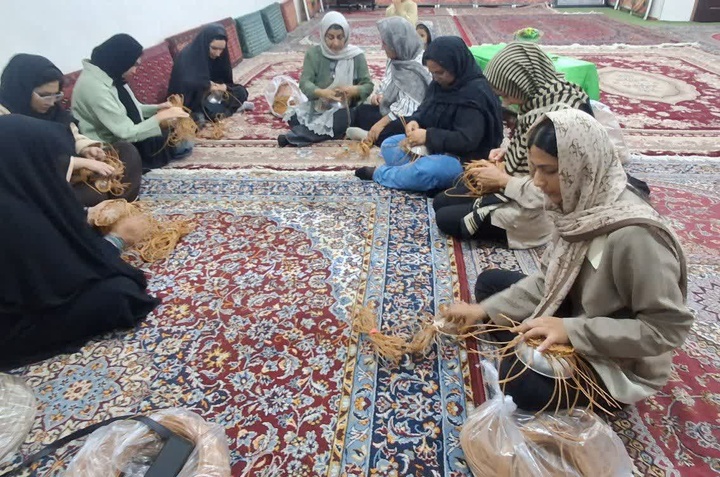 آغاز دوره آموزشی حصیربافی در روستای ابراهیم‌آباد میامی