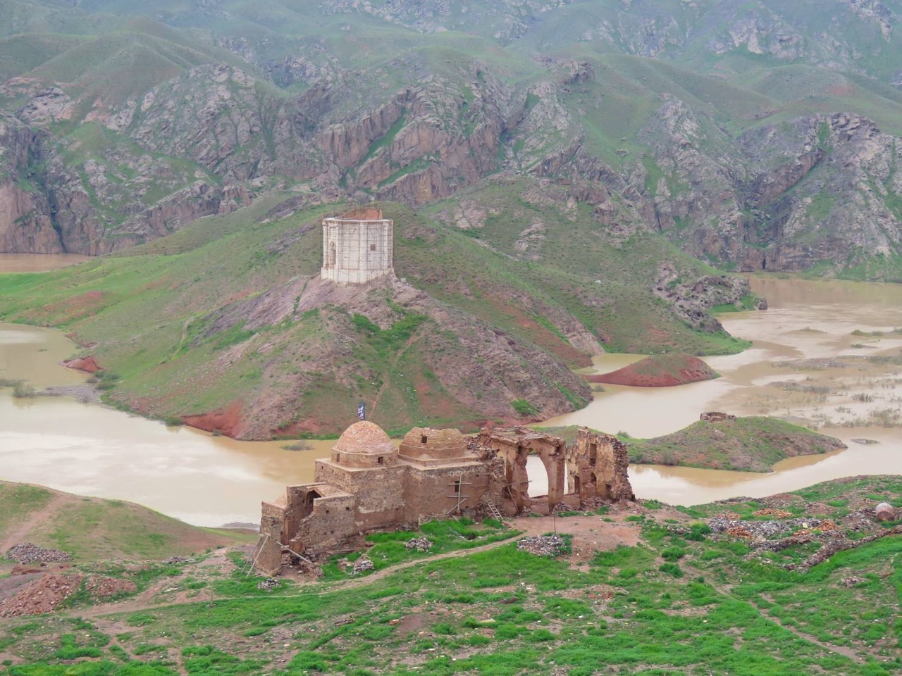 مرمت بنای امامزاده قاسم سمیران آغاز شد