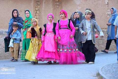 اولین روز از برگزاری جشنواره انگور روستای درسجین شهرستان ابهر