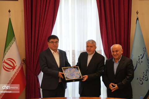 دیدار وزیر میراث فرهنگی گردشگری و صنایع دستی با سفرای ازبکستان و عراق