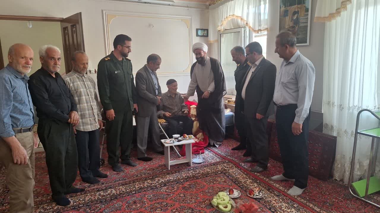 تجلیل از گنجینه زنده سفالگری لالجین/ حاج عسگر، روایتگر میراث پایتخت سفال جهان