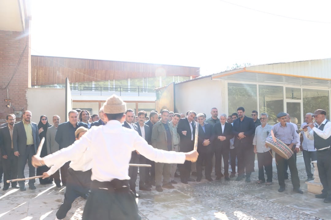 وزیر میراث‌فرهنگی به شهرستان آرادان سفر کرد/ شتاب‌بخشی به سرمایه‌گذاری گردشگری، حمایت از فعالان صنایع‌دستی و صیانت از میراث تاریخی در دستور کار