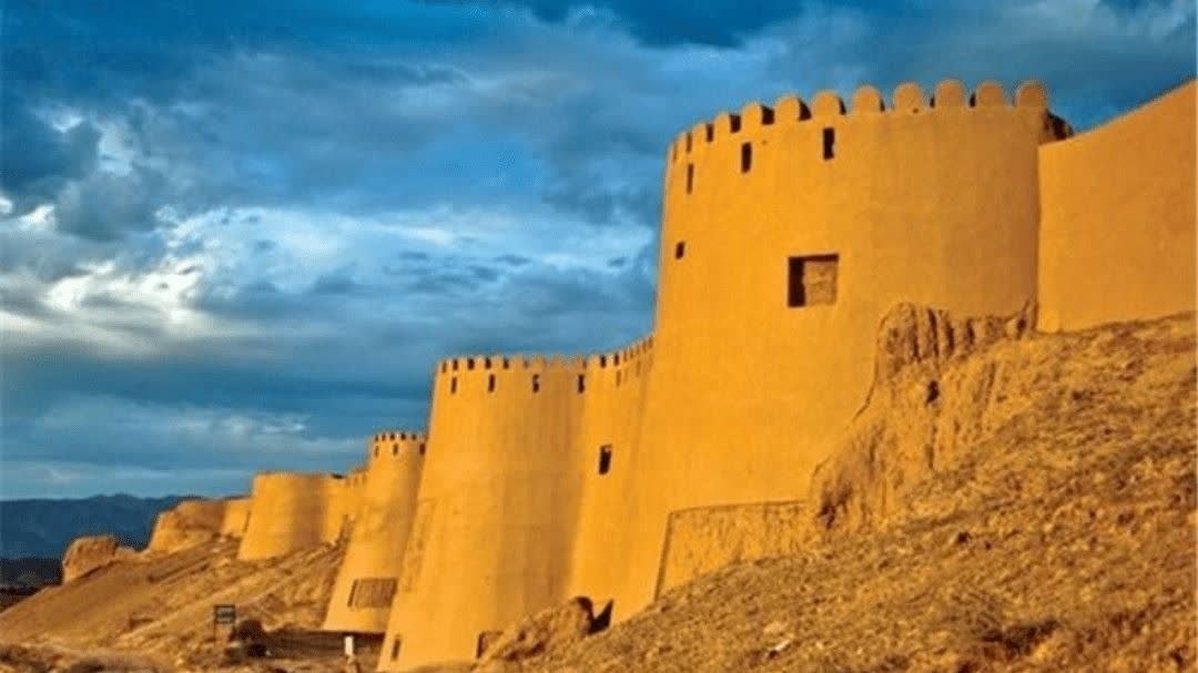 آغاز سنگفرش مسیر دسترسی ارگ بلقیس اسفراین