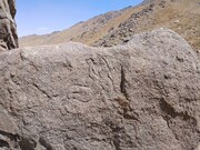 سنگ‌نگاره تاریخی کوه یخچال همدان سالم است