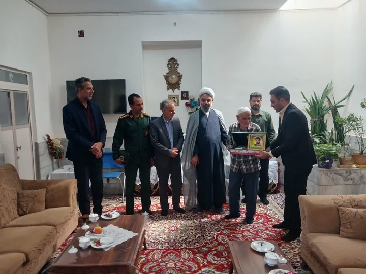 دیدار مسئولان میراث‌فرهنگی خراسان‌جنوبی با خانواده معظم شهید محمد رحیمی حسن‌پور