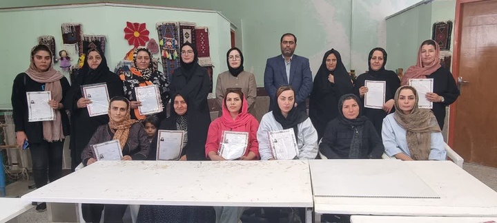 توانمندسازی بانوان دنا با آموزش لباس‌های محلی و پرداخت ۶ میلیارد تومان تسهیلات