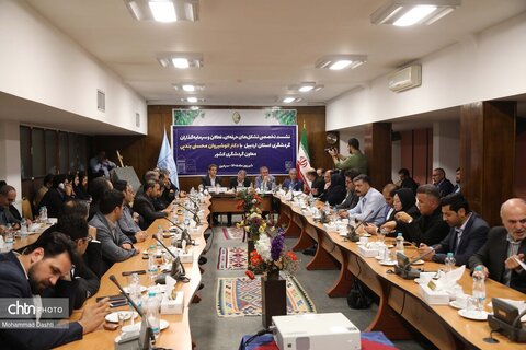 نشست معاون گردشگری کشور با سرمایه‌گذاران و فعالان حوزه گردشگری استان اردبیل