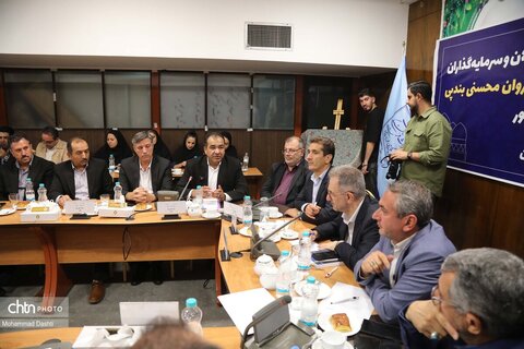 نشست معاون گردشگری کشور با سرمایه‌گذاران و فعالان حوزه گردشگری استان اردبیل